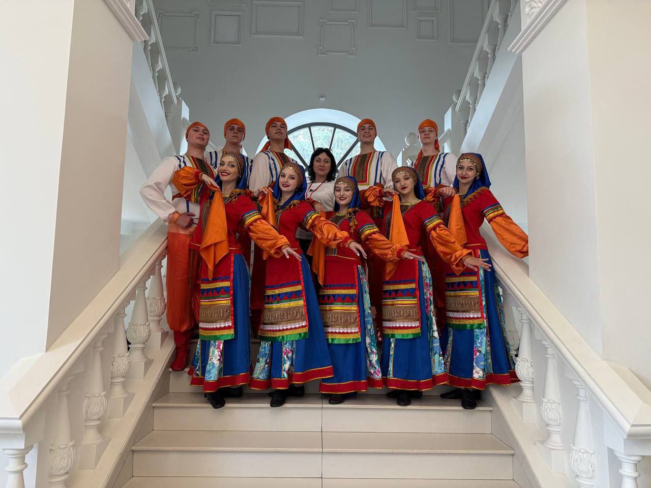 #Шаг_в_ритм_танца. Оксана Константиновна Жерновая — основатель и бессменный руководитель Образцового ансамбля танца «Фламинго» (с 1996 г.), гордости Тельмановского округа и ДНР #Шаг_в_ритм_танца. Оксана Константиновна Жерновая — основатель и бессменный руководитель Образцового ансамбля танца «Фламинго» (с 1996 г.), гордости Тельмановского округа и ДНР