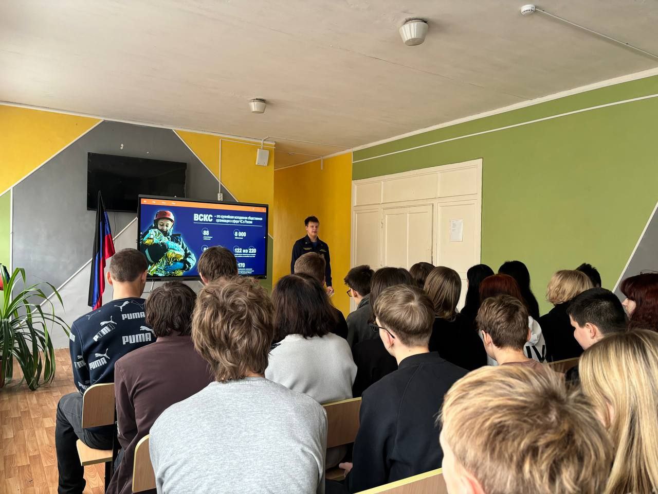 Добровольцы Донецкого РО ВСКС провели мастер-классы для учащихся донецких школ №30 и №78 Добровольцы Донецкого РО ВСКС провели мастер-классы для учащихся донецких школ №30 и №78