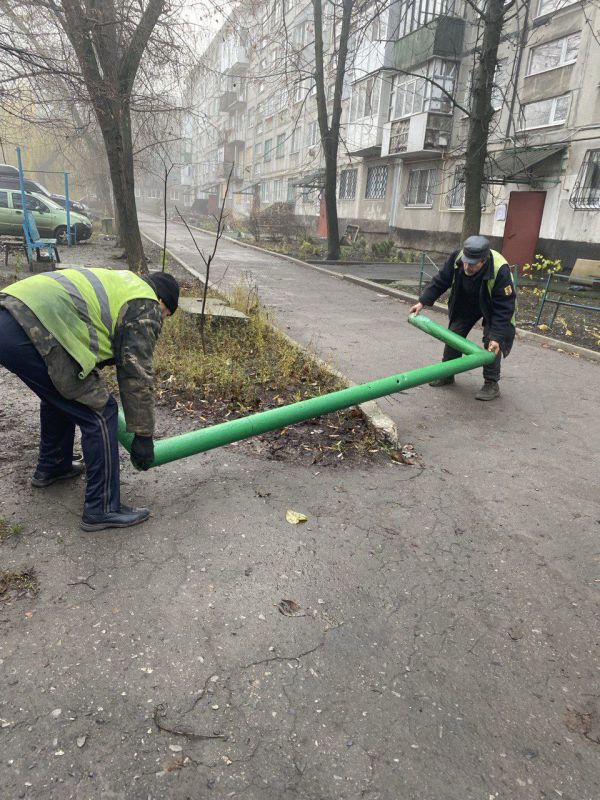 С заботой об округе.. На 25.11.2025 г. сотрудниками МУП "ЭКОС" выполнены следующие виды работ: Погрузка и вывоз мусора с территории здания по ул. Некрасова, д. 17а Погрузка и вывоз веток после обрезки по ул. Заводская и ул.... С заботой об округе.. На 25.11.2025 г. сотрудниками МУП "ЭКОС" выполнены следующие виды работ: Погрузка и вывоз мусора с территории здания по ул. Некрасова, д. 17а Погрузка и вывоз веток после обрезки по ул. Заводская и ул....