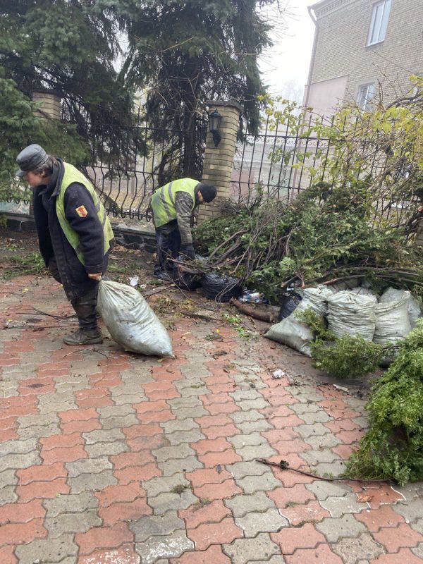 С заботой об округе.. На 25.11.2025 г. сотрудниками МУП "ЭКОС" выполнены следующие виды работ: Погрузка и вывоз мусора с территории здания по ул. Некрасова, д. 17а Погрузка и вывоз веток после обрезки по ул. Заводская и ул.... С заботой об округе.. На 25.11.2025 г. сотрудниками МУП "ЭКОС" выполнены следующие виды работ: Погрузка и вывоз мусора с территории здания по ул. Некрасова, д. 17а Погрузка и вывоз веток после обрезки по ул. Заводская и ул....