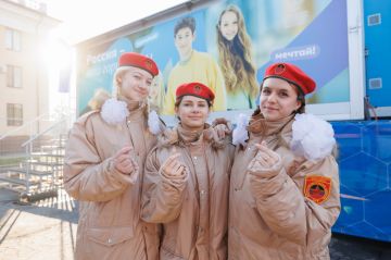 Сегодня в Макеевке команда мобильных исторических парков «Россия – Моя история» снова устроила праздник времени — фестиваль «Проводник истории»