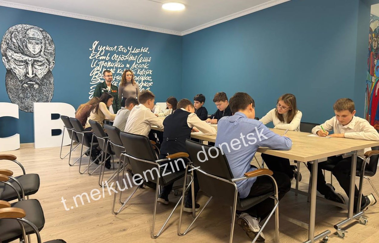 Сегодня учащиеся 6-х классов Физико-математического лицея № 17 приняли участие в мастер-классе по написанию писем-треугольников участникам СВО, организованный студенческим педагогическим отрядом «Пылающие сердца» в филиале... Сегодня учащиеся 6-х классов Физико-математического лицея № 17 приняли участие в мастер-классе по написанию писем-треугольников участникам СВО, организованный студенческим педагогическим отрядом «Пылающие сердца» в филиале...