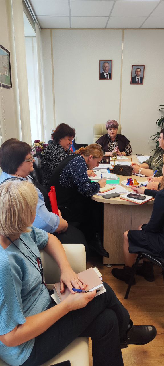 Депутат Тельмановского муниципального совета Галина Коссе провела встречу с сотрудниками коллектива ГБОУ «Тельмановская гимназия Тельмановского М.О.» Депутат Тельмановского муниципального совета Галина Коссе провела встречу с сотрудниками коллектива ГБОУ «Тельмановская гимназия Тельмановского М.О.»