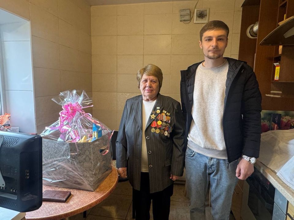 Александр Волошин: #гуманитарнаяпомощь. На днях мои помощники совместно с АНО «Сила Мира» навестили наших уважаемых ветеранов - жителей блокадного Ленинграда Александр Волошин: #гуманитарнаяпомощь. На днях мои помощники совместно с АНО «Сила Мира» навестили наших уважаемых ветеранов - жителей блокадного Ленинграда