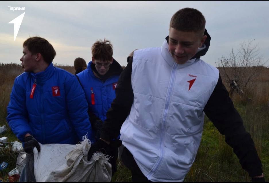 В Новоазовске расчистили источник питьевой воды В Новоазовске расчистили источник питьевой воды