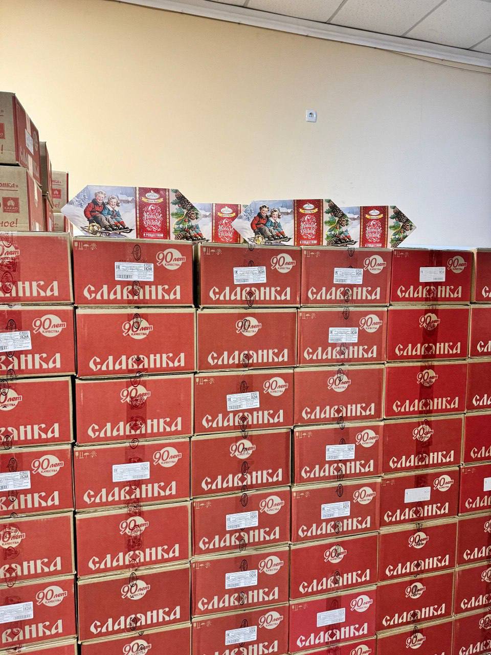 Подарки для детей Володарского округа передали представители Липецкой области Подарки для детей Володарского округа передали представители Липецкой области