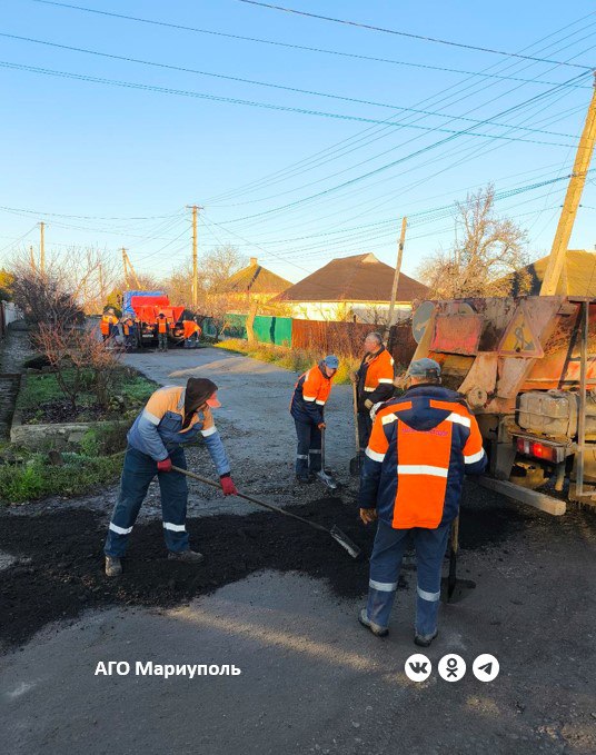 В частном секторе левобережья Мариуполя специалисты отремонтировали дорогу В частном секторе левобережья Мариуполя специалисты отремонтировали дорогу