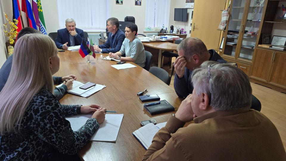 Глава муниципального образования Старобешевский муниципальный округ Николай Михайлов провел оперативное совещание по текущим вопросам Глава муниципального образования Старобешевский муниципальный округ Николай Михайлов провел оперативное совещание по текущим вопросам