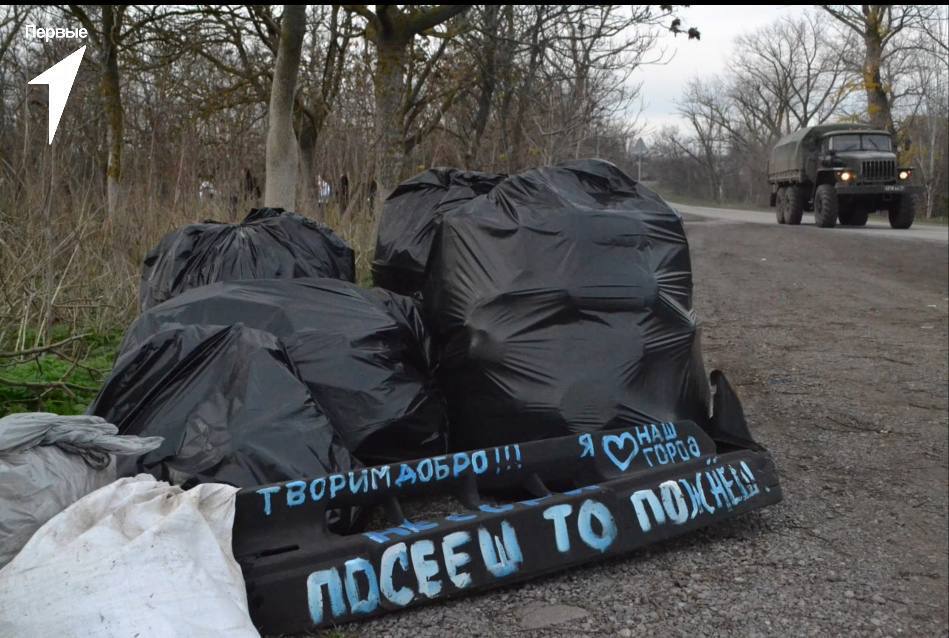 В Новоазовске расчистили источник питьевой воды В Новоазовске расчистили источник питьевой воды