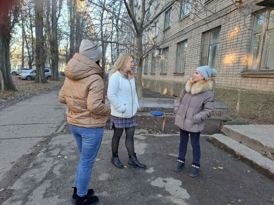 Сегодня, 25 ноября 2025 года, заведующий Луганским территориальным сектором Бобораим Хайитбоев провел встречу с жителями улицы Октябрьская Сегодня, 25 ноября 2025 года, заведующий Луганским территориальным сектором Бобораим Хайитбоев провел встречу с жителями улицы Октябрьская