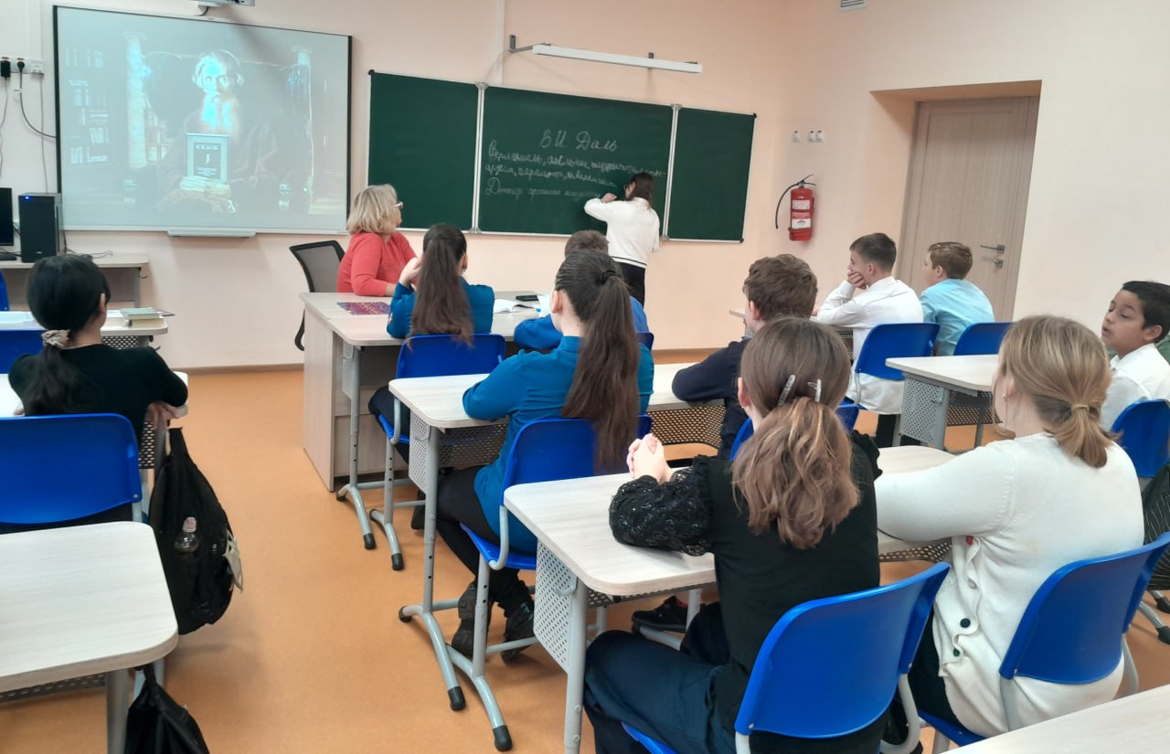 В них вся вселенная живёт. 22 ноября в России отмечается День словарей и энциклопедий, приуроченный ко дню рождения Владимира Ивановича Даля, создателя «Толкового словаря живого великорусского языка» В них вся вселенная живёт. 22 ноября в России отмечается День словарей и энциклопедий, приуроченный ко дню рождения Владимира Ивановича Даля, создателя «Толкового словаря живого великорусского языка»