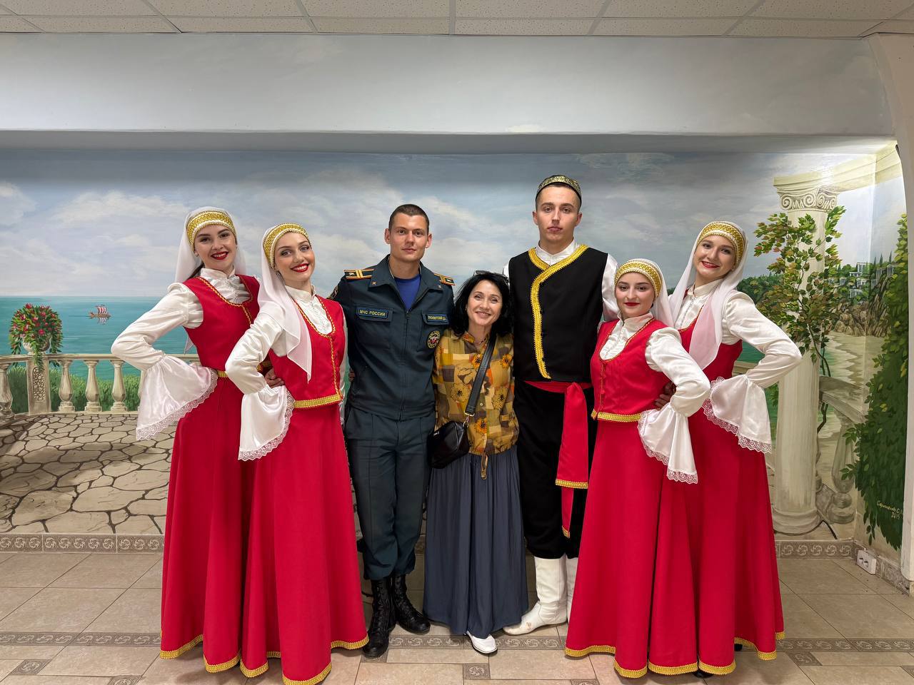 #Шаг_в_ритм_танца. Оксана Константиновна Жерновая — основатель и бессменный руководитель Образцового ансамбля танца «Фламинго» (с 1996 г.), гордости Тельмановского округа и ДНР #Шаг_в_ритм_танца. Оксана Константиновна Жерновая — основатель и бессменный руководитель Образцового ансамбля танца «Фламинго» (с 1996 г.), гордости Тельмановского округа и ДНР