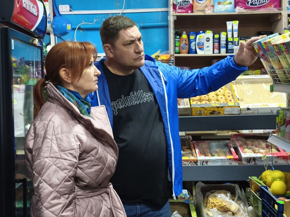 В Мангушском муниципальном округе продолжают следить за тем, чтобы в местных магазинах было не только удобно, но и безопасно покупать продукты В Мангушском муниципальном округе продолжают следить за тем, чтобы в местных магазинах было не только удобно, но и безопасно покупать продукты