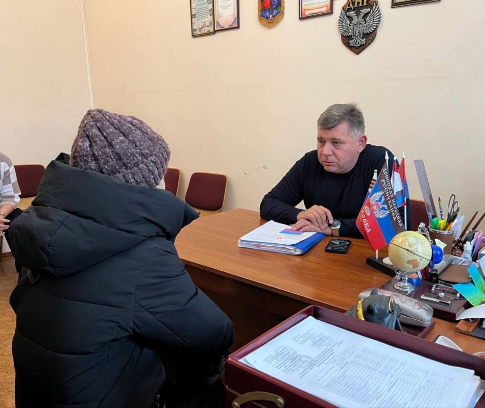 Роман Конев: 26 ноября 2025 года состоялся приём граждан депутатом Горловского городского совета Донецкой Народной Республики первого созыва Сергеем Третьяковым в МУП «Простор» Роман Конев: 26 ноября 2025 года состоялся приём граждан депутатом Горловского городского совета Донецкой Народной Республики первого созыва Сергеем Третьяковым в МУП «Простор»