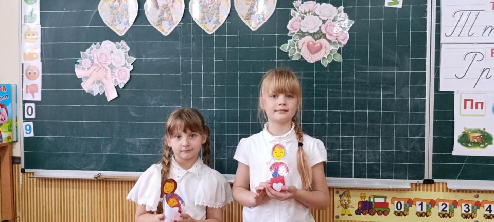 Александр Шатов: Сахалинская и шахтерская школы проводят совместную акцию ко Дню матери Александр Шатов: Сахалинская и шахтерская школы проводят совместную акцию ко Дню матери