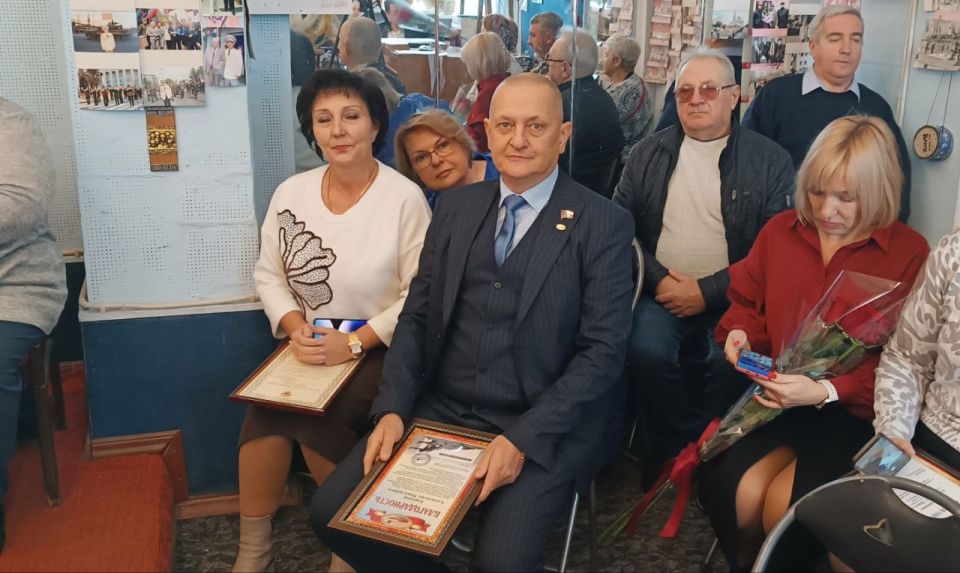 Дмитрий Огилец: С большим удовольствием принял участие в творческом вечере, посвященному пятидесятилетию творческой деятельности дирижёра, руководителя эстрадно-духового оркестра "Шахтерские зори" Александра Николаевича... Дмитрий Огилец: С большим удовольствием принял участие в творческом вечере, посвященному пятидесятилетию творческой деятельности дирижёра, руководителя эстрадно-духового оркестра "Шахтерские зори" Александра Николаевича...