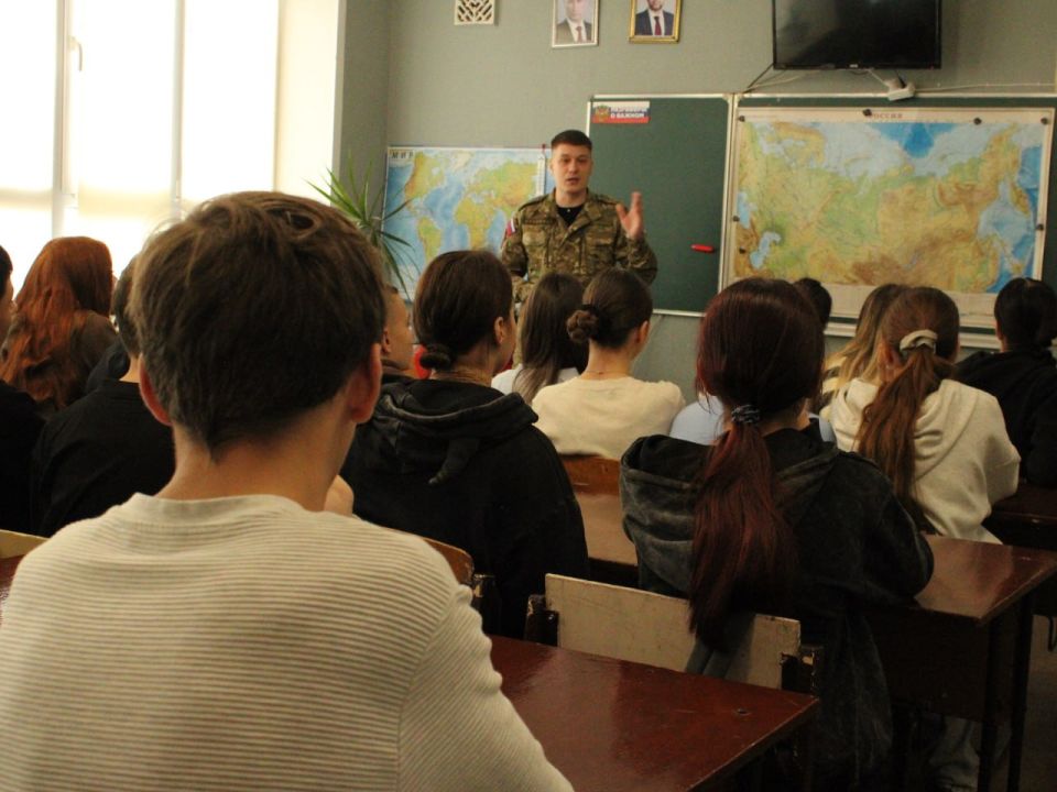 Уроки мужества в рамках проекта «Служу Отечеству», реализуемые фондом «Защитники Отечества», неуклонно расширяют свою географию на территории Донецкой Народной Республики Уроки мужества в рамках проекта «Служу Отечеству», реализуемые фондом «Защитники Отечества», неуклонно расширяют свою географию на территории Донецкой Народной Республики