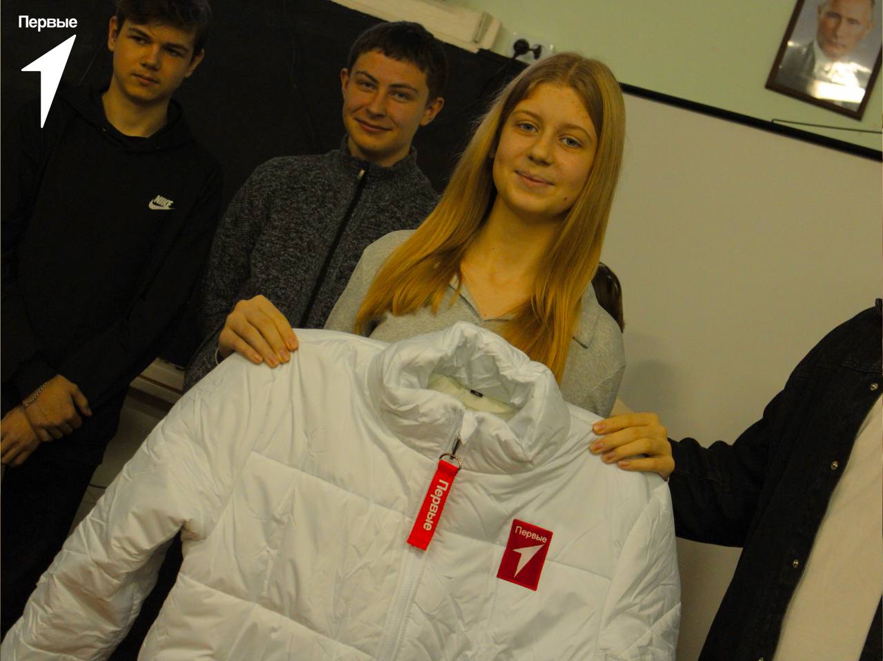 «Погружение в медиамир». В ГБОУ «Школа №9 г.о. Торез» состоялась увлекательная встреча с руководителем г.о Дебальцево, посвящённая сфере медиа Молодые участники смогли окунуться в многообразие современного медиапространства... «Погружение в медиамир». В ГБОУ «Школа №9 г.о. Торез» состоялась увлекательная встреча с руководителем г.о Дебальцево, посвящённая сфере медиа Молодые участники смогли окунуться в многообразие современного медиапространства...