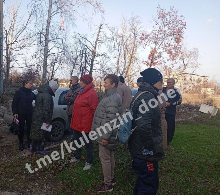 В Красногоровку доставили стройматериалы для утепления домов и питьевую воду В Красногоровку доставили стройматериалы для утепления домов и питьевую воду