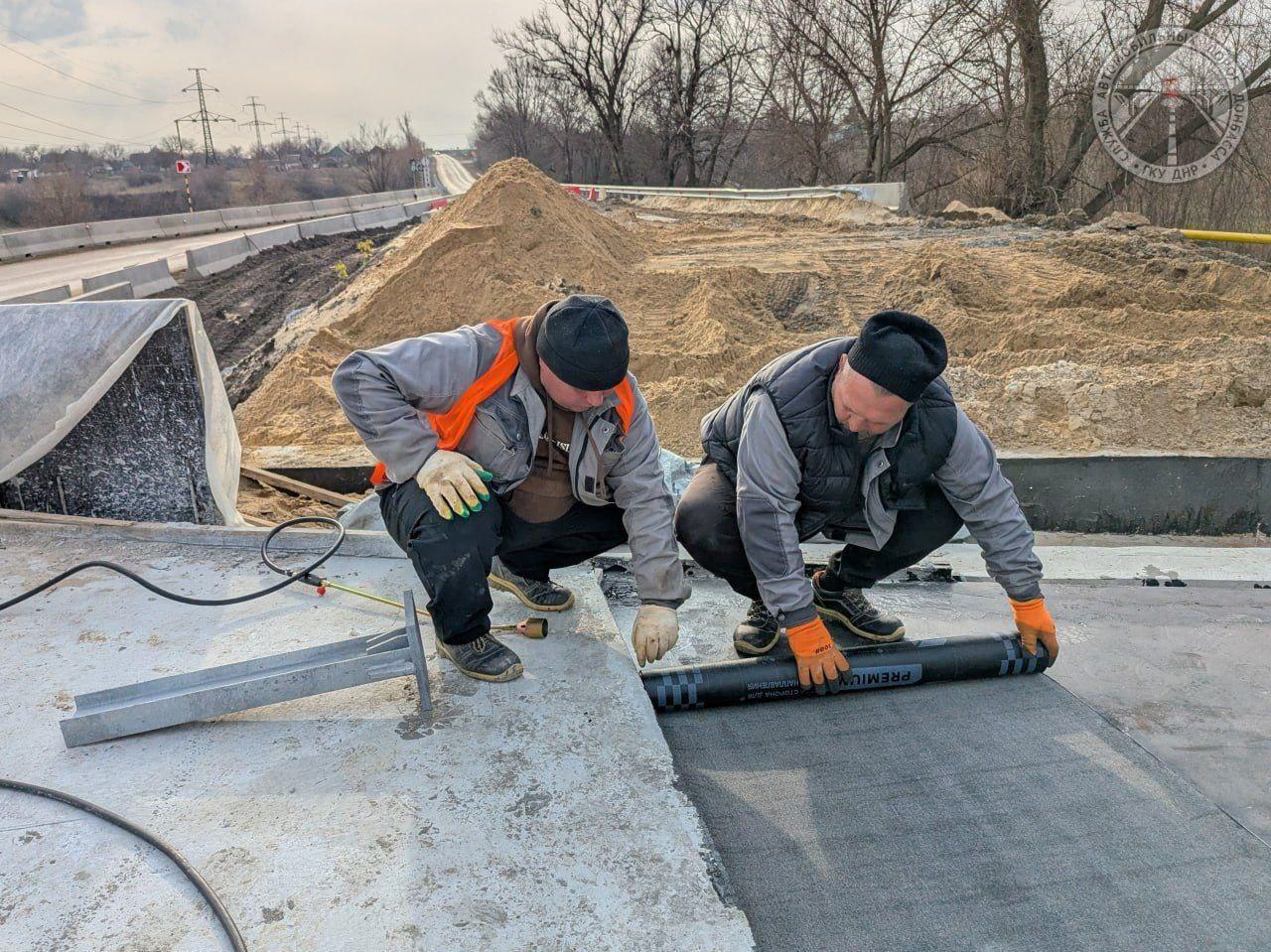 Завершается восстановление автомобильного моста через реку Скелевая в Дебальцевском округе Завершается восстановление автомобильного моста через реку Скелевая в Дебальцевском округе