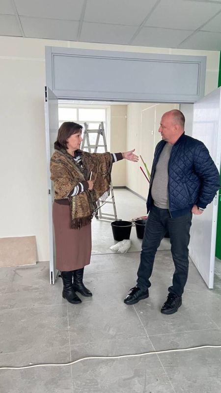 По поручению Главы ДНР Дениса Пушилина депутат Народного Совета Игорь Матрус проверил ход капитального ремонта ГБОУ «Средняя школа №1 городского округа Макеевка» По поручению Главы ДНР Дениса Пушилина депутат Народного Совета Игорь Матрус проверил ход капитального ремонта ГБОУ «Средняя школа №1 городского округа Макеевка»
