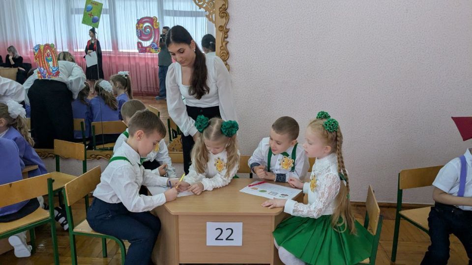 26 ноября в городе Торезе, на базе ГКДОУ «Детский сад № 50 «Лелея» г.о. Торез» ДНР, состоялся увлекательный городской конкурс для старших дошкольников под названием «Воспитание маленького гения» 26 ноября в городе Торезе, на базе ГКДОУ «Детский сад № 50 «Лелея» г.о. Торез» ДНР, состоялся увлекательный городской конкурс для старших дошкольников под названием «Воспитание маленького гения»