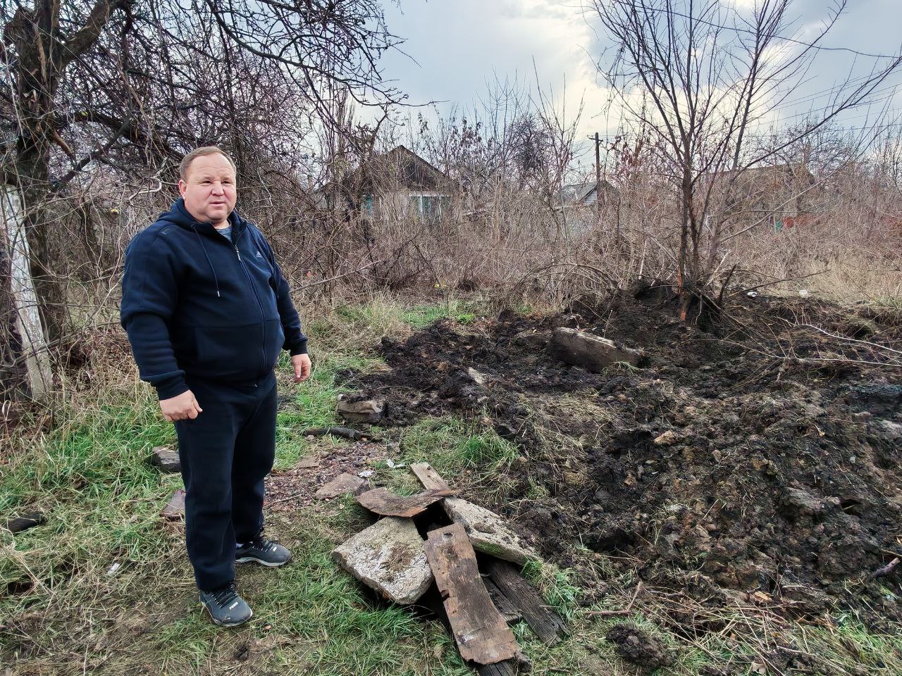 Не словом, а делом…. В ходе личного приёма к депутату Торезского городского совета Василию Лавришину обратились жители поселка городского типа Рассыпное с актуальным вопросом по устранению порыва на пересечении ул....