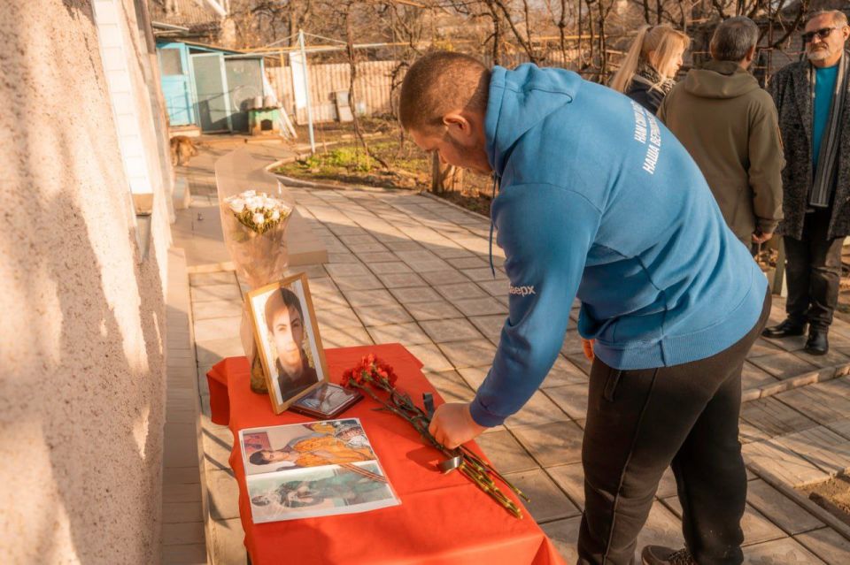 В Докучаевске установили памятную Звезду Героя Даниилу Бессмертному В Докучаевске установили памятную Звезду Героя Даниилу Бессмертному