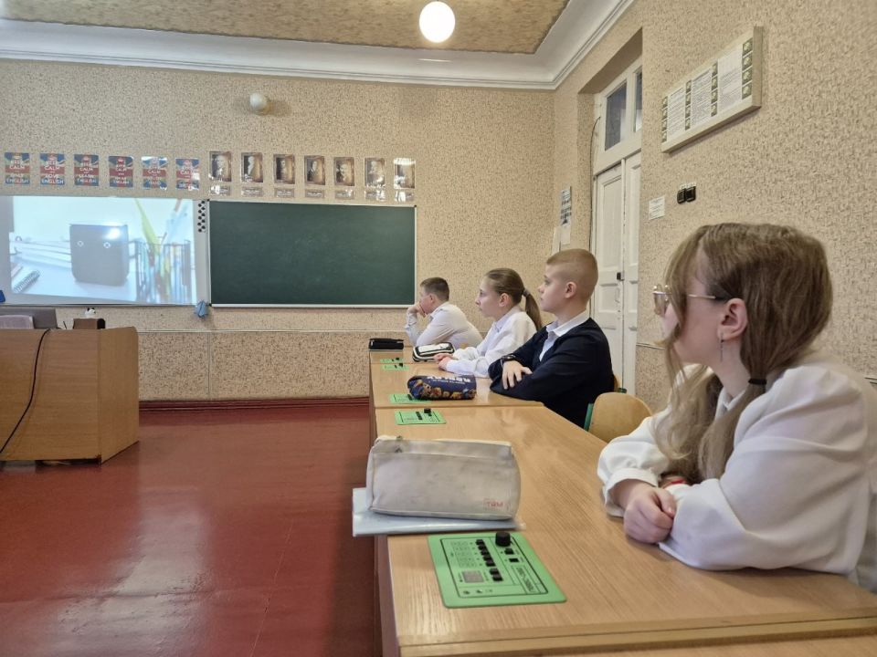 Школьникам Ждановки провели занятие по цифровой грамотности Школьникам Ждановки провели занятие по цифровой грамотности