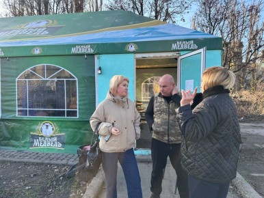 Александр Пеняев: 25.11.2025г. во исполнение протокола МВК в сфере ценообразования заместителем главы администрации Ясиноватского муниципального округа Каролиной Лисовенко совместно с начальником отдела торговли, бытового...