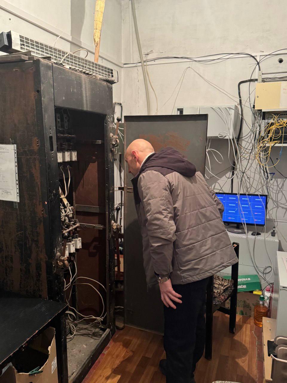 Аварийная бригада Магаданской области провела осмотр здания администрации Ждановки Аварийная бригада Магаданской области провела осмотр здания администрации Ждановки