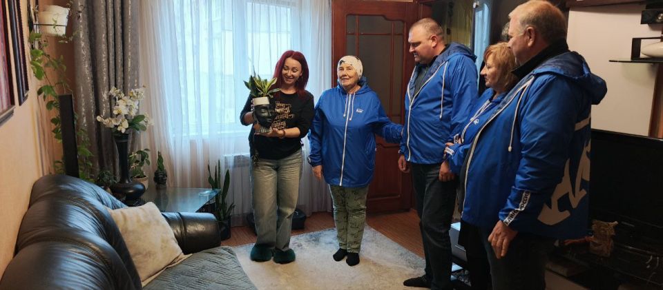 Сегодня, 26 ноября 2025 года, в Кировском районе города Донецк, руководитель Управы Алексей Дмитрюк совместно с депутатом Донецкого Городского Совета ДНР Михаилом Рыбаковым и активистами партии встретились с Ольгой Ясевич... Сегодня, 26 ноября 2025 года, в Кировском районе города Донецк, руководитель Управы Алексей Дмитрюк совместно с депутатом Донецкого Городского Совета ДНР Михаилом Рыбаковым и активистами партии встретились с Ольгой Ясевич...