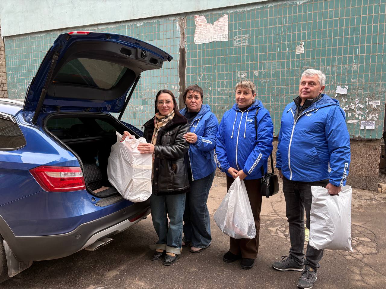 В рамках реализации проекта "Женское движение Единой России" руководитель Управы Ленинского внутригородского района Администрации г.о. Донецк Татьяна Темникова и активисты всероссийской партии посетили Территориальный... В рамках реализации проекта "Женское движение Единой России" руководитель Управы Ленинского внутригородского района Администрации г.о. Донецк Татьяна Темникова и активисты всероссийской партии посетили Территориальный...