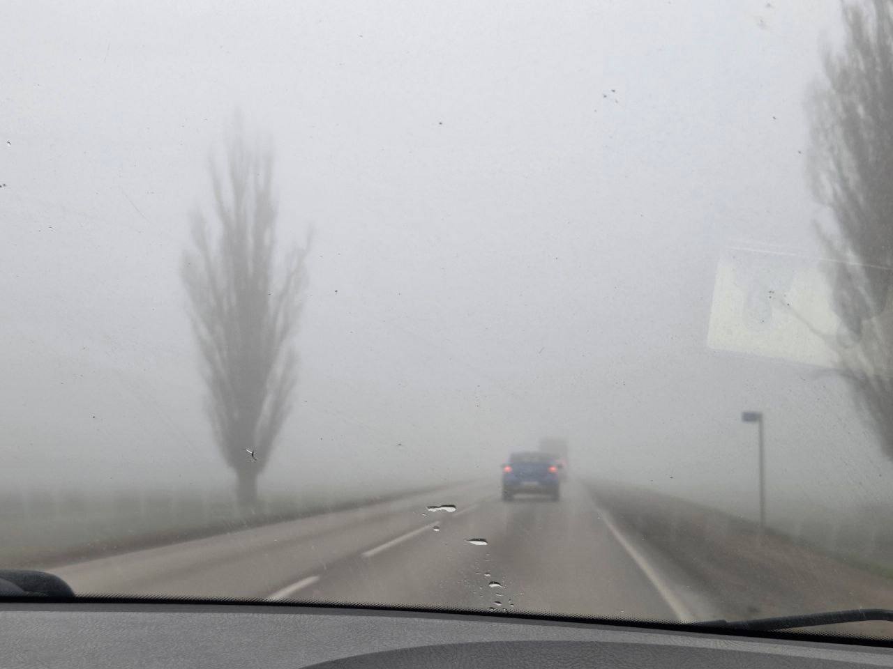 Густой туман окутал города ДНР Густой туман окутал города ДНР