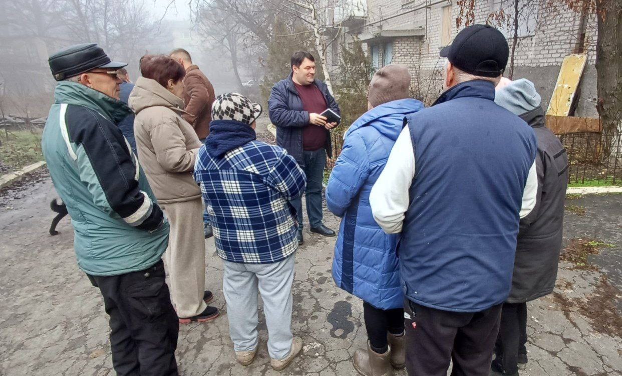 Валентин Левченко: В рамках проекта «УПРАВДОМ», реализуемого партией «Единая Россия», сегодня провел очередную встречу с жителями поселка Донецк-Северный Валентин Левченко: В рамках проекта «УПРАВДОМ», реализуемого партией «Единая Россия», сегодня провел очередную встречу с жителями поселка Донецк-Северный