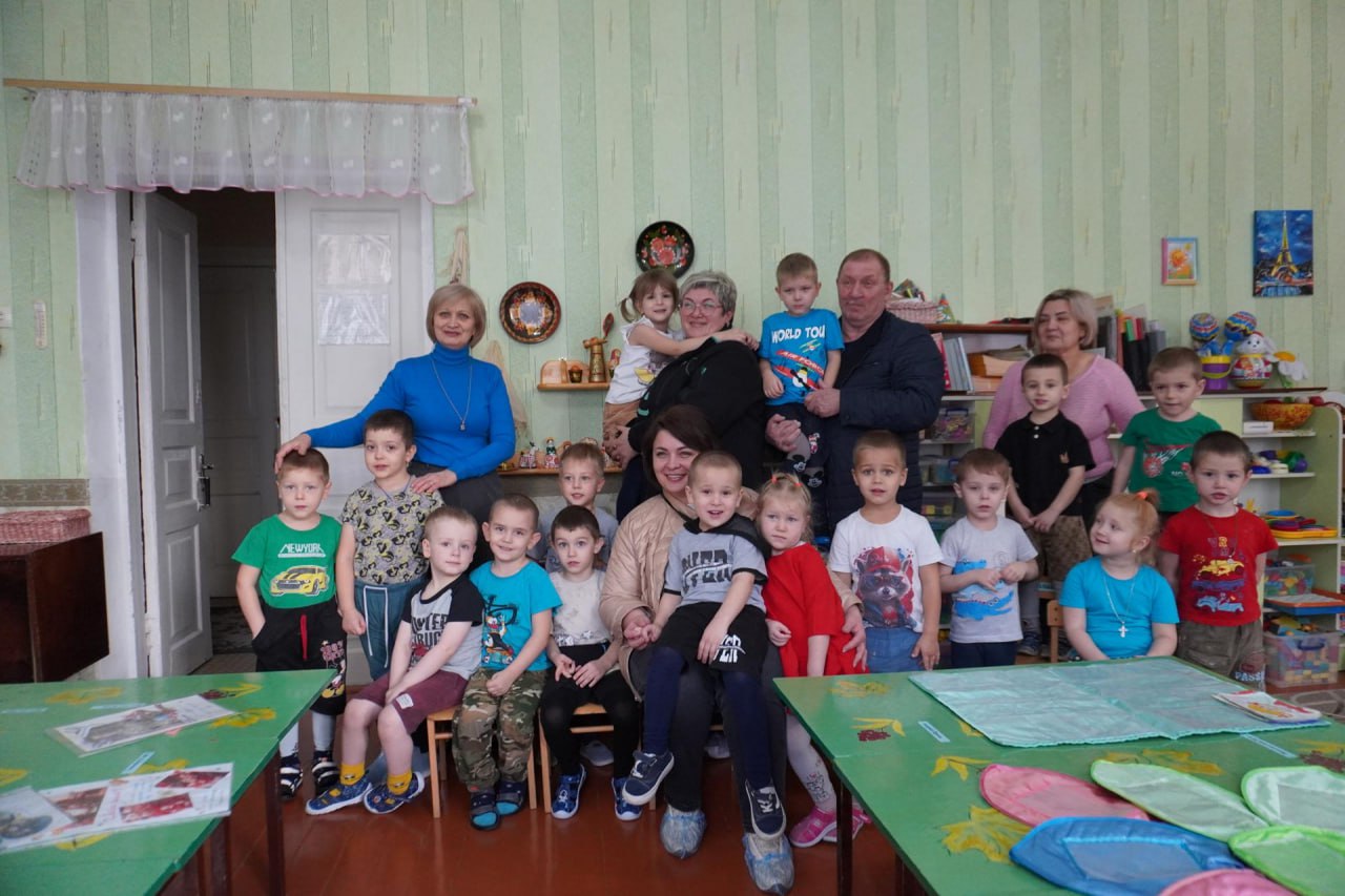 Сахалинский мэр привез подарки шахтерскому детсаду № 1 Сахалинский мэр привез подарки шахтерскому детсаду № 1