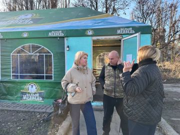 Александр Пеняев: 25.11.2025г. во исполнение протокола МВК в сфере ценообразования заместителем главы администрации Ясиноватского муниципального округа Каролиной Лисовенко совместно с начальником отдела торговли, бытового...