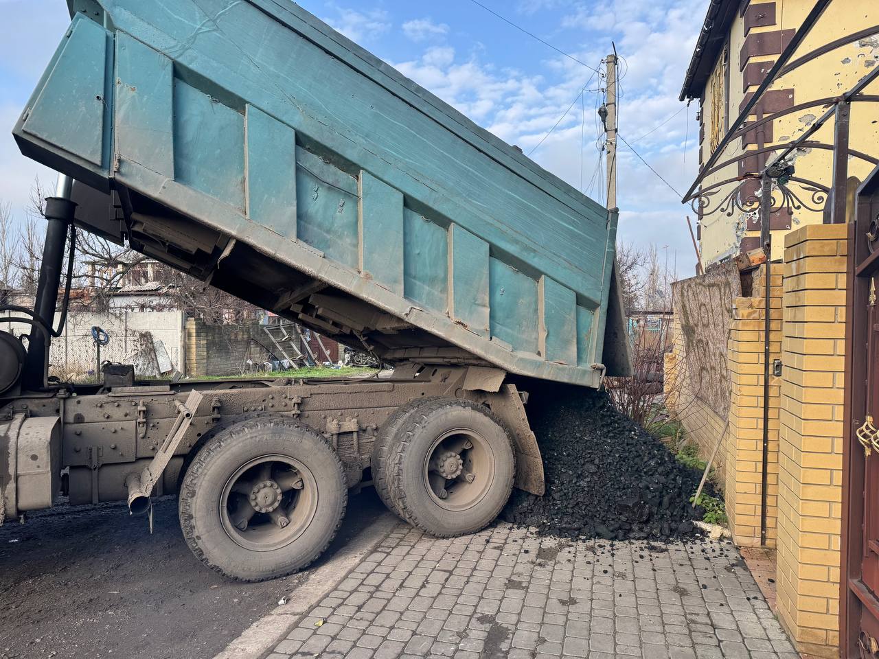 Наталья Великодная: В рамках благотворительной программы, организованной МОО «Центр развития региона», мы предоставляем жителям города Курахово твердое топливо — уголь Наталья Великодная: В рамках благотворительной программы, организованной МОО «Центр развития региона», мы предоставляем жителям города Курахово твердое топливо — уголь
