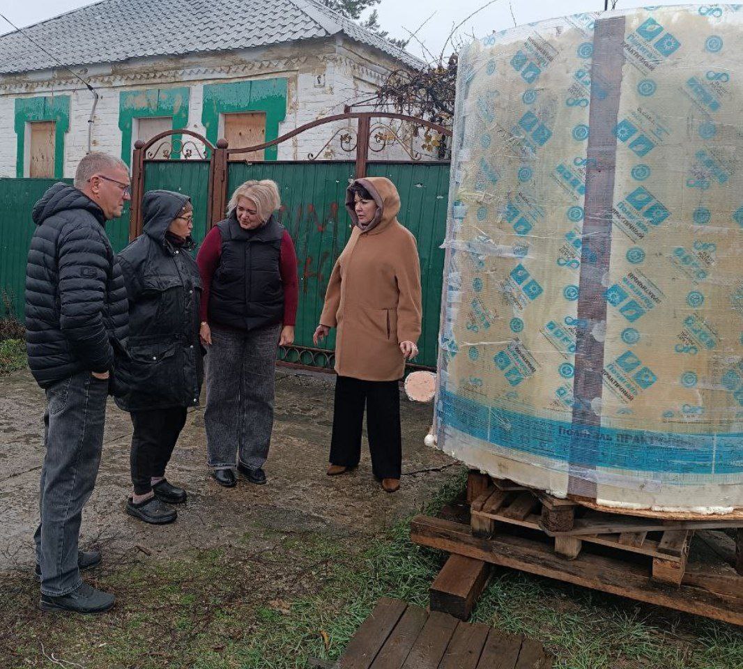 26 ноября 2025 года во исполнение поручения Главы Донецкой Народной Республики депутаты Ясиноватского муниципального совета Наталья Филиппова, Владимир Сергиенко и Елена Алипа посетили места подвоза воды 26 ноября 2025 года во исполнение поручения Главы Донецкой Народной Республики депутаты Ясиноватского муниципального совета Наталья Филиппова, Владимир Сергиенко и Елена Алипа посетили места подвоза воды