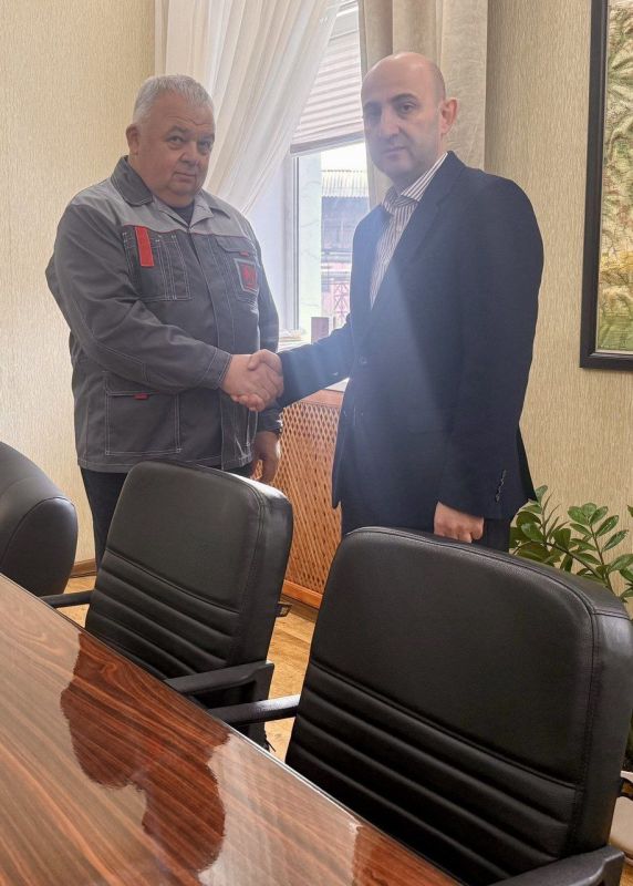 Гурген Малхасян: Поздравил одного из победителей творческого конкурса детского рисунка «Наше всё: Защитники Отечества» Гурген Малхасян: Поздравил одного из победителей творческого конкурса детского рисунка «Наше всё: Защитники Отечества»
