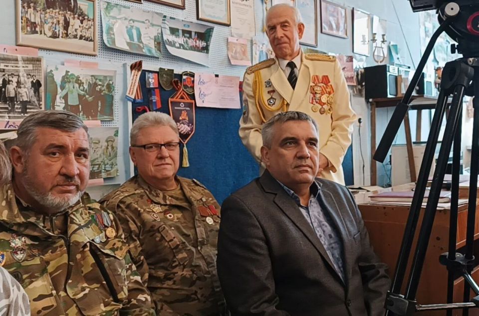 Дмитрий Огилец: С большим удовольствием принял участие в творческом вечере, посвященному пятидесятилетию творческой деятельности дирижёра, руководителя эстрадно-духового оркестра "Шахтерские зори" Александра Николаевича... Дмитрий Огилец: С большим удовольствием принял участие в творческом вечере, посвященному пятидесятилетию творческой деятельности дирижёра, руководителя эстрадно-духового оркестра "Шахтерские зори" Александра Николаевича...