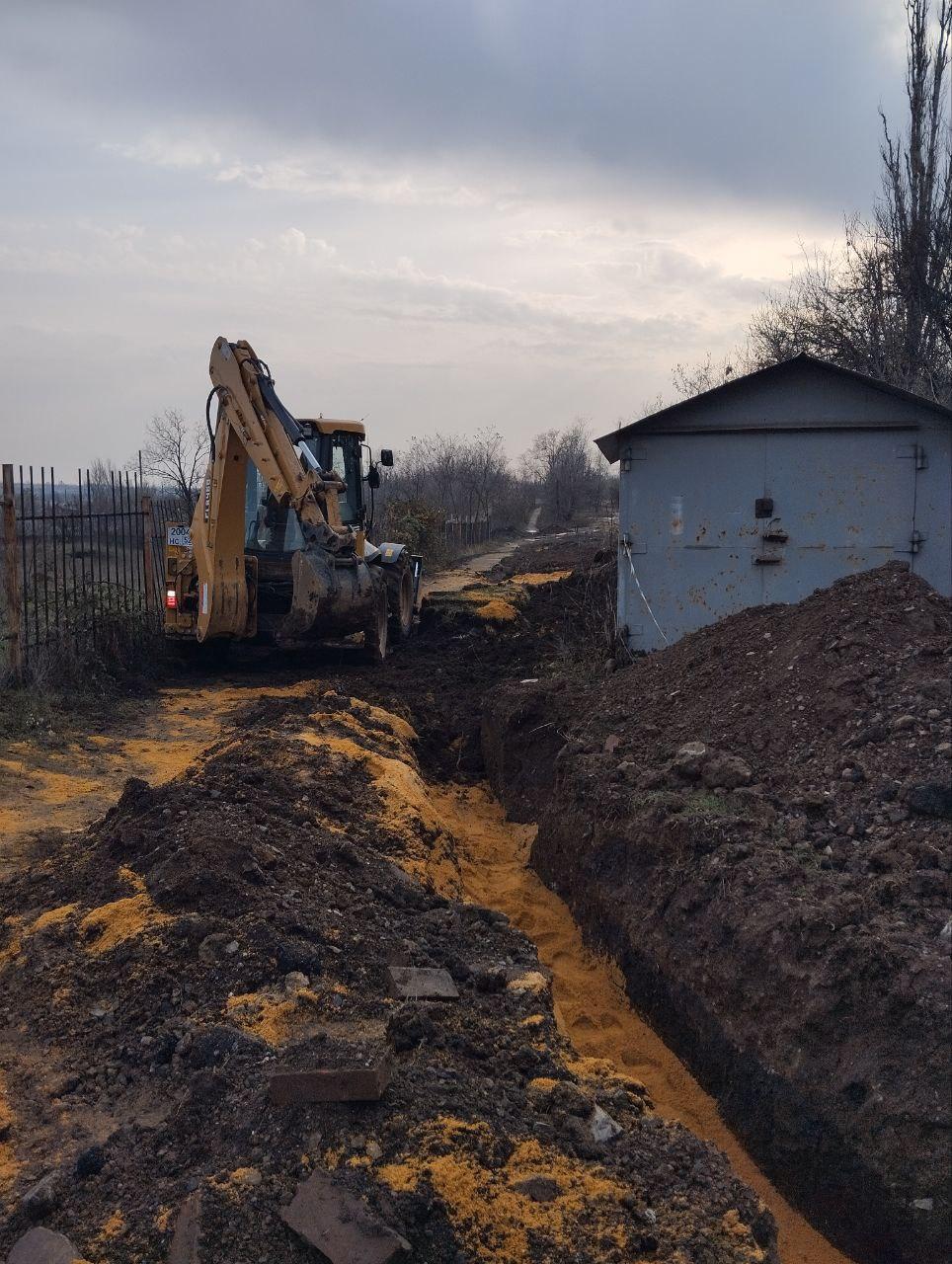 Бригада из Нижегородской области продолжает монтаж водовода к котельной № 11 в Харцызске Бригада из Нижегородской области продолжает монтаж водовода к котельной № 11 в Харцызске