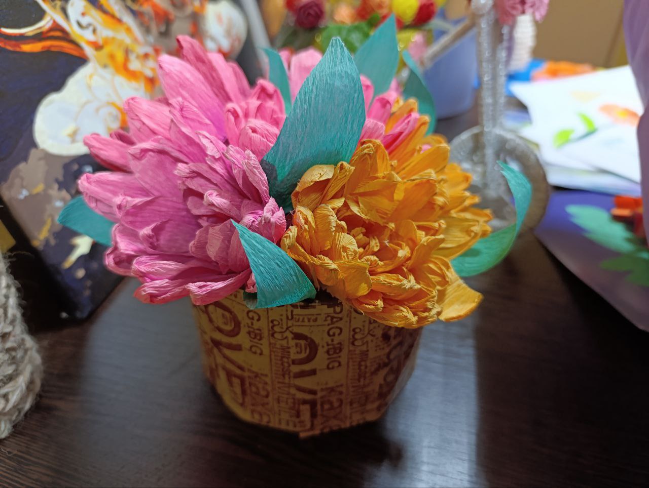 Выставка поделок и рисунков посвящённая Дню матери Выставка поделок и рисунков посвящённая Дню матери