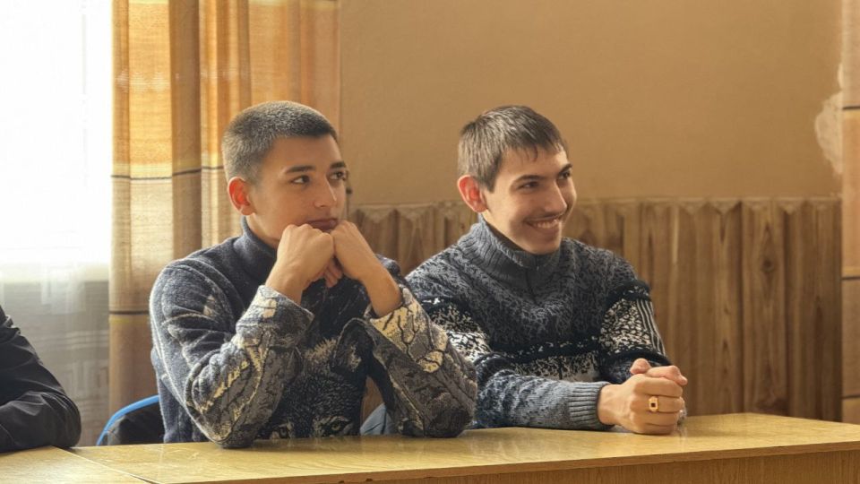 Александр Пеняев: Отдел по делам молодёжи и спорта администрации Ясиноватского муниципального округа организовал для студентов Ясиноватского строительного техникума транспорта и строительства необычную и очень живую встречу Александр Пеняев: Отдел по делам молодёжи и спорта администрации Ясиноватского муниципального округа организовал для студентов Ясиноватского строительного техникума транспорта и строительства необычную и очень живую встречу