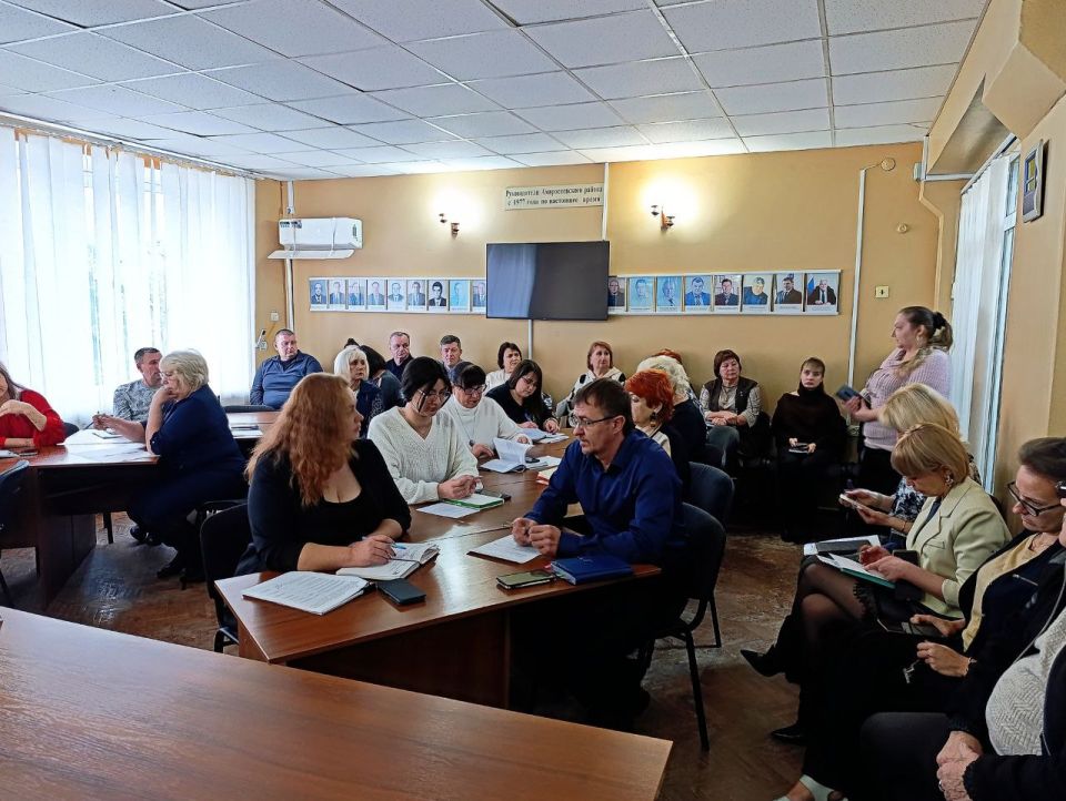 В ходе еженедельного аппаратного совещания с начальниками управлений, отделов, секторов администрации округа и руководителями учреждений рассмотрели ряд вопросов В ходе еженедельного аппаратного совещания с начальниками управлений, отделов, секторов администрации округа и руководителями учреждений рассмотрели ряд вопросов
