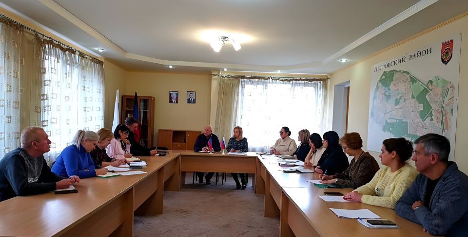 Наталья Бегуненко: Сегодня, 26 ноября, руководитель Управы Петровского внутригородского района Администрации городского округа Донецк Бегуненко Наталья Ивановна провела еженедельное аппаратное совещание Наталья Бегуненко: Сегодня, 26 ноября, руководитель Управы Петровского внутригородского района Администрации городского округа Донецк Бегуненко Наталья Ивановна провела еженедельное аппаратное совещание