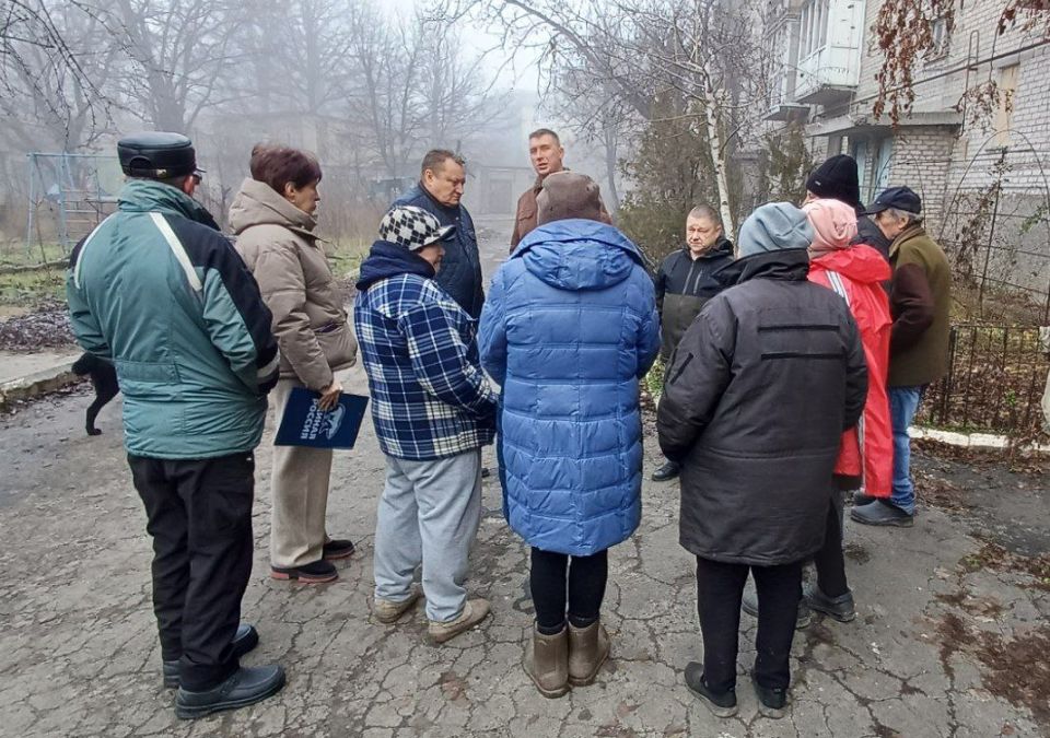 Валентин Левченко: В рамках проекта «УПРАВДОМ», реализуемого партией «Единая Россия», сегодня провел очередную встречу с жителями поселка Донецк-Северный Валентин Левченко: В рамках проекта «УПРАВДОМ», реализуемого партией «Единая Россия», сегодня провел очередную встречу с жителями поселка Донецк-Северный