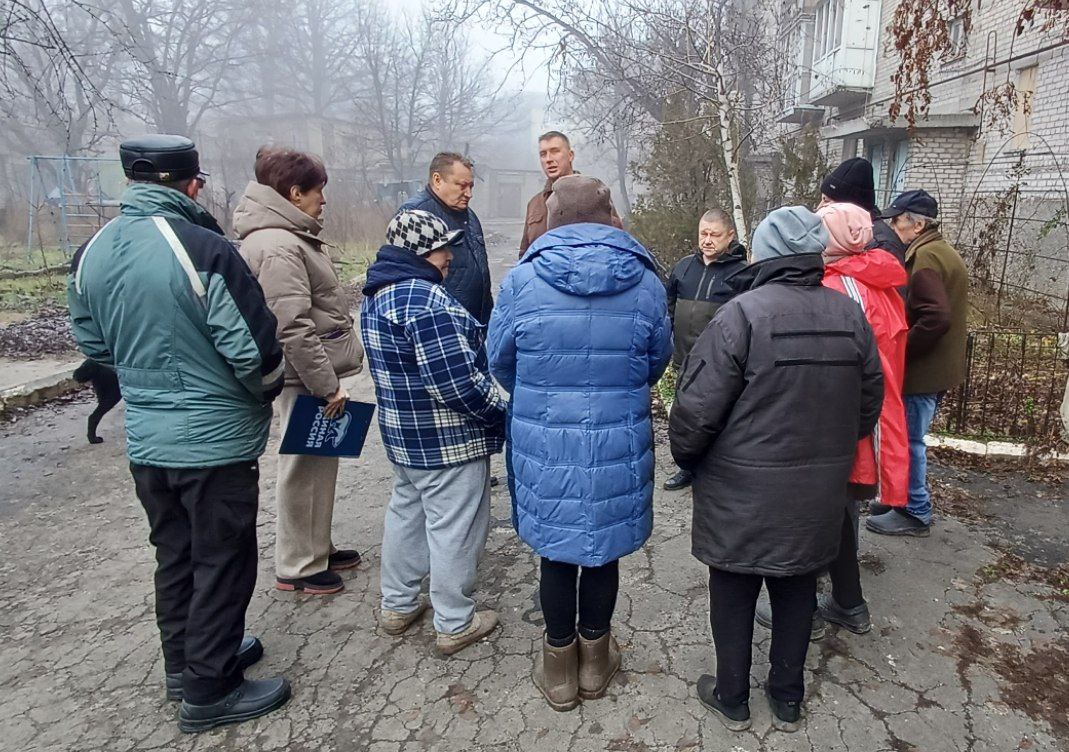 Валентин Левченко: В рамках проекта «УПРАВДОМ», реализуемого партией «Единая Россия», сегодня провел очередную встречу с жителями поселка Донецк-Северный Валентин Левченко: В рамках проекта «УПРАВДОМ», реализуемого партией «Единая Россия», сегодня провел очередную встречу с жителями поселка Донецк-Северный