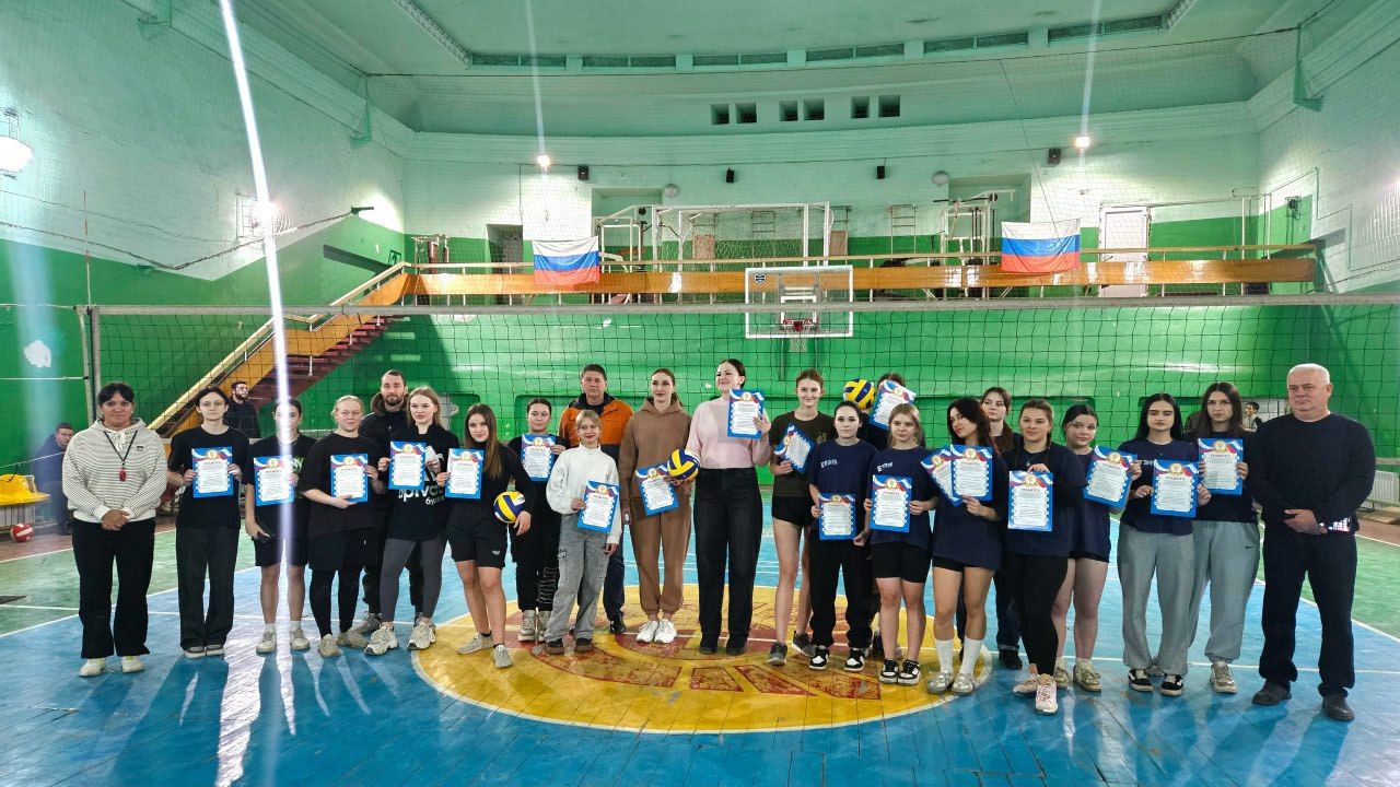 Соревнования по волейболу среди девушек