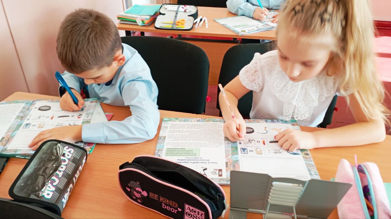 Школьники Ждановки изучают родной край Школьники Ждановки изучают родной край